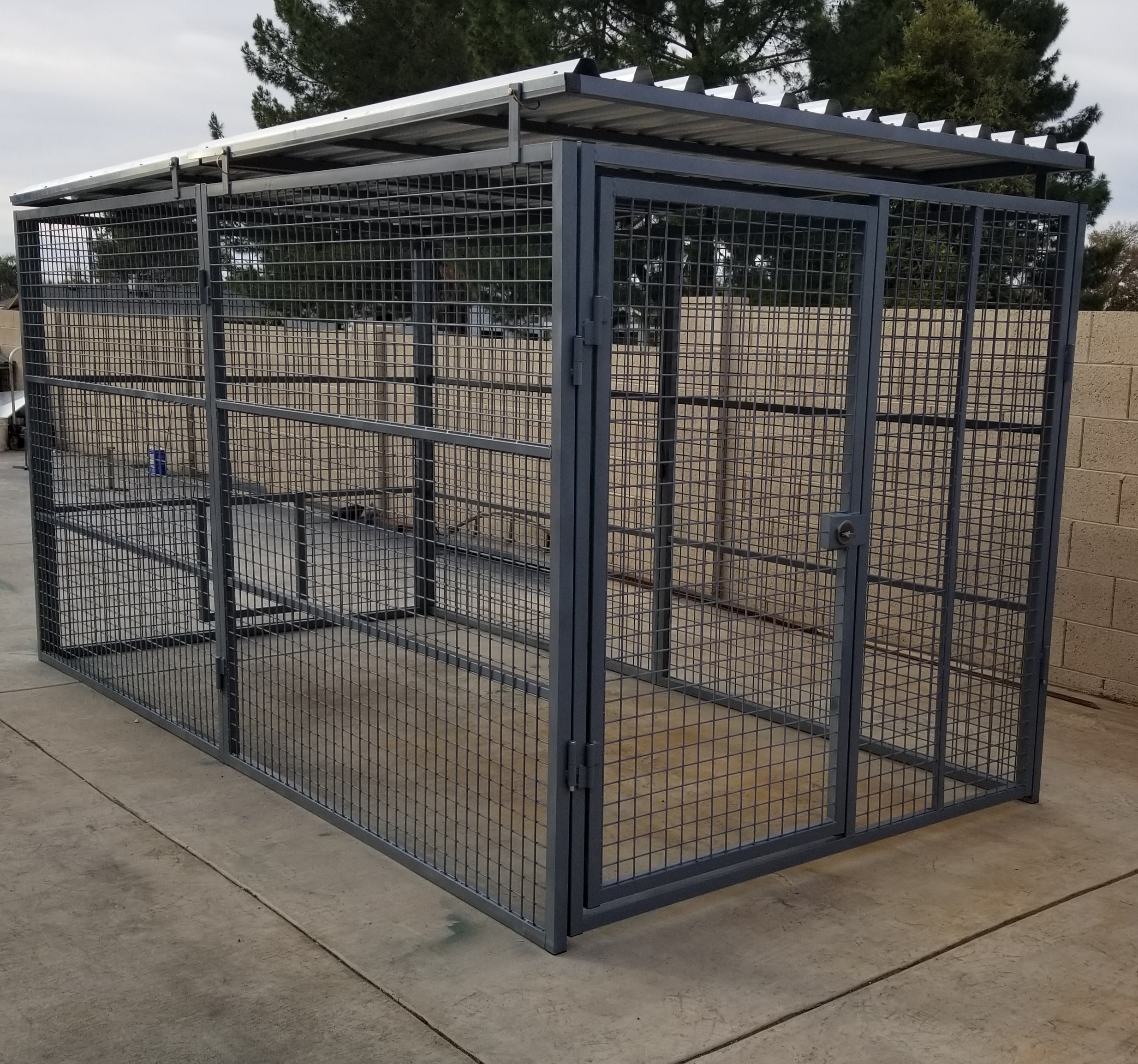 metal dog kennel outdoor